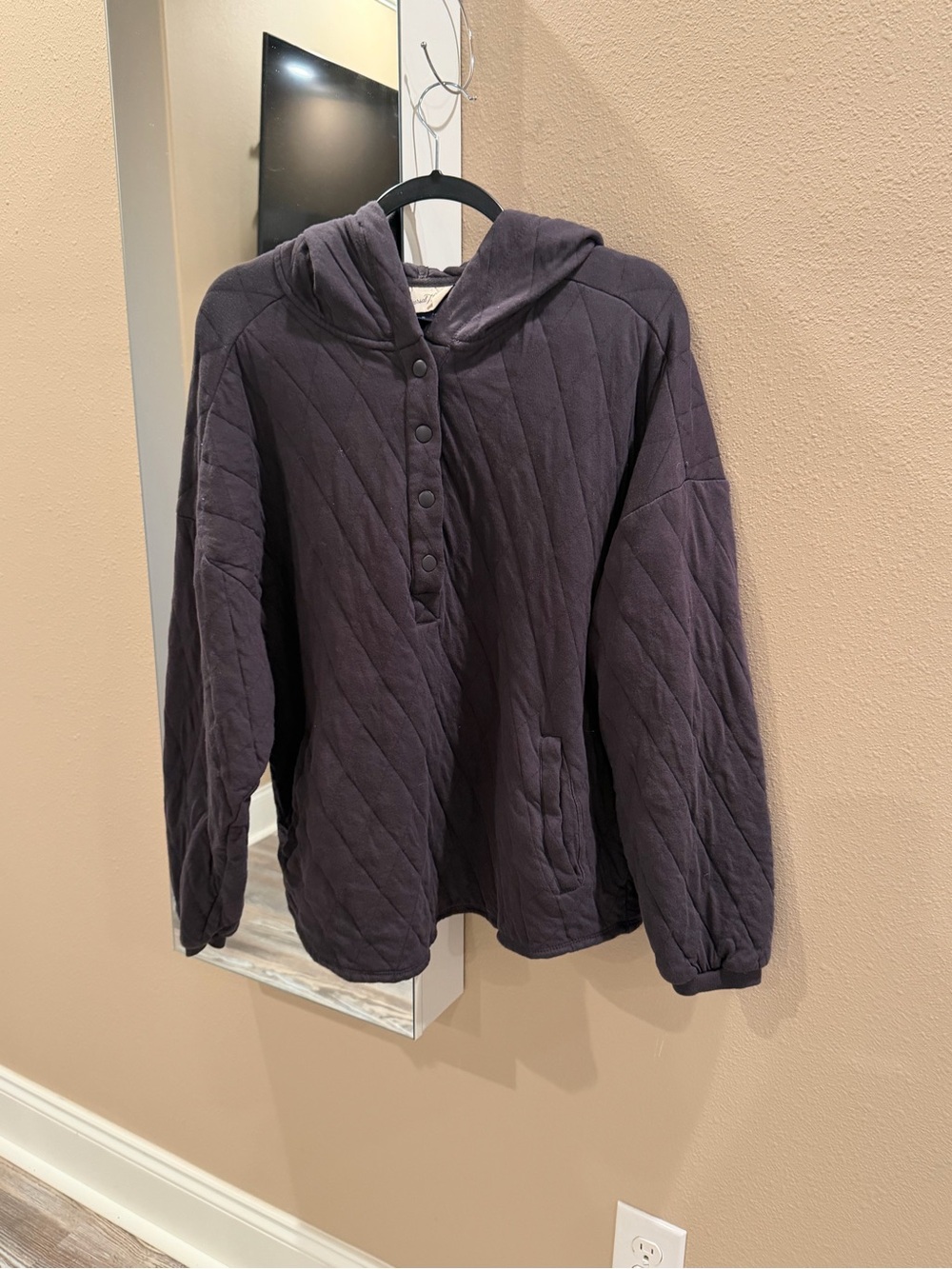 Universal Thread Quilted Hooded Pullover in Charcoal Gray